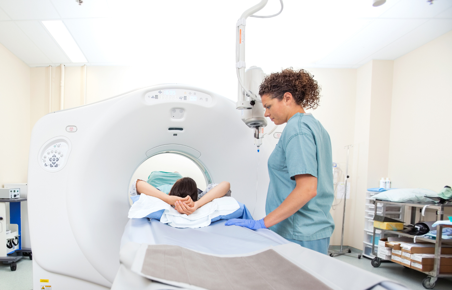 מה ההבדל בין בדיקת MRI לבדיקת CT